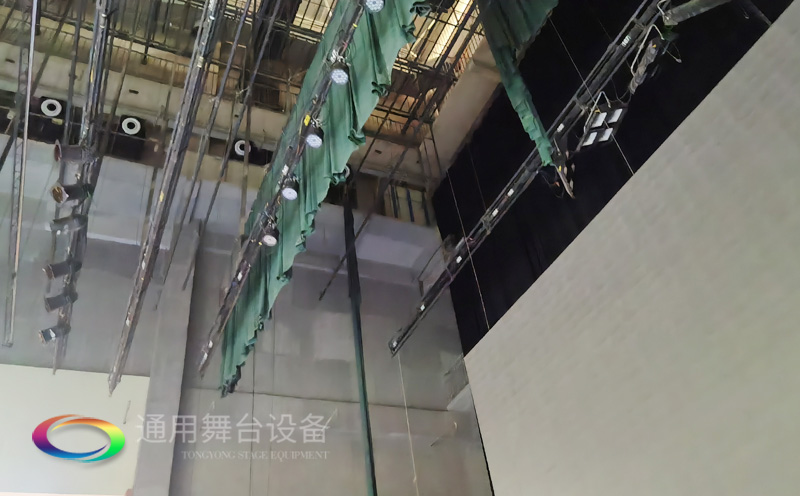 廣西梧州某劇場(chǎng)順利通過(guò)項(xiàng)目驗(yàn)收 項(xiàng)目設(shè)計(jì)舞臺(tái)機(jī)械、舞臺(tái)吊桿系統(tǒng)、專(zhuān)業(yè)燈光系統(tǒng)等